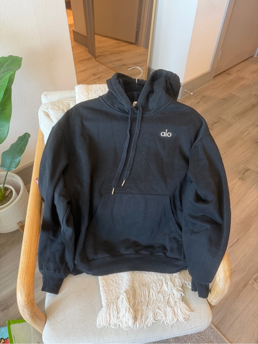 Alo Women’s Black Accolade Hoodie - Picture 2 of 3